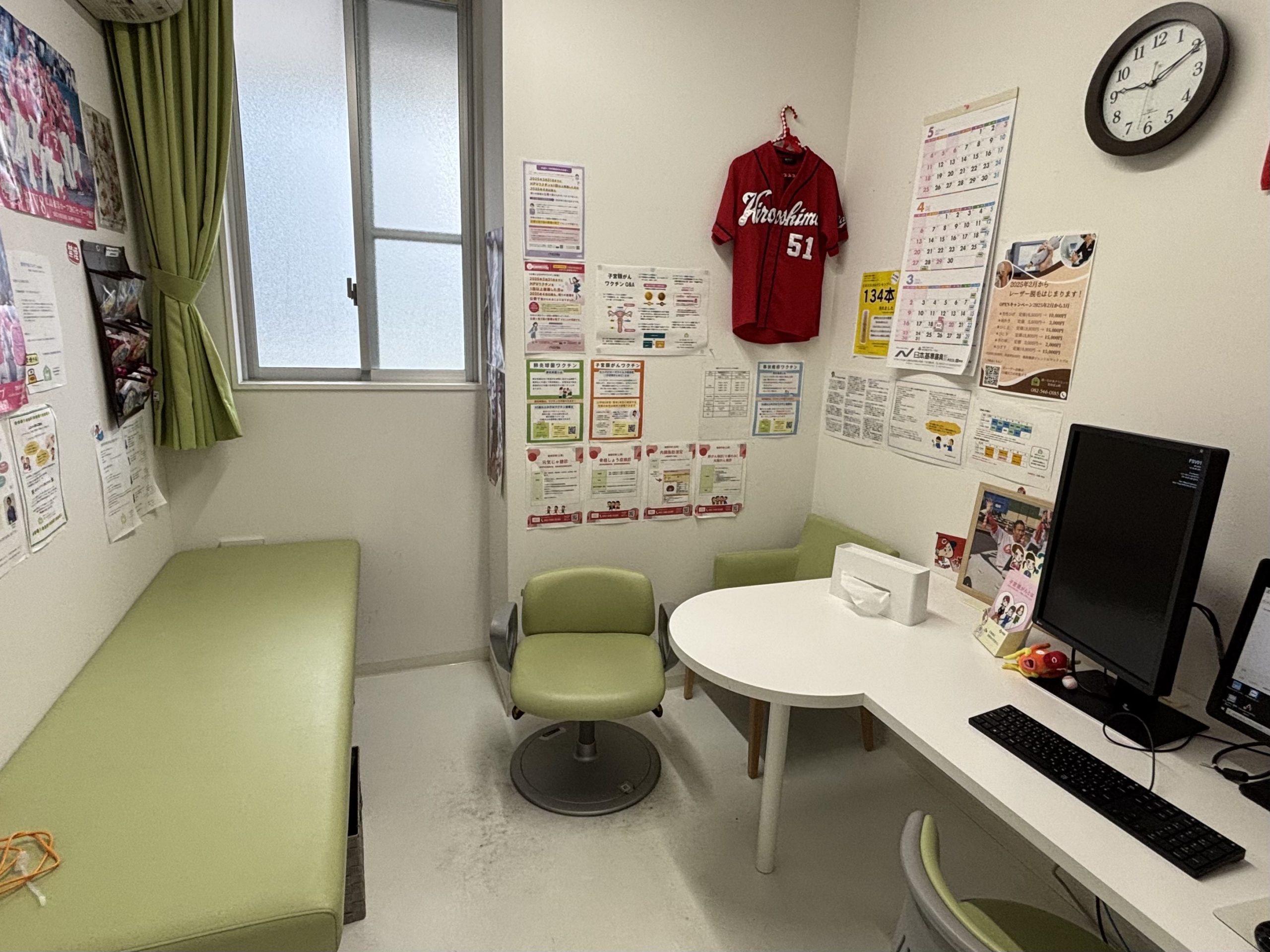 カープ部屋と呼ばれる診察室も。カープ好きの私にとっては、ワクワクする部屋でした。